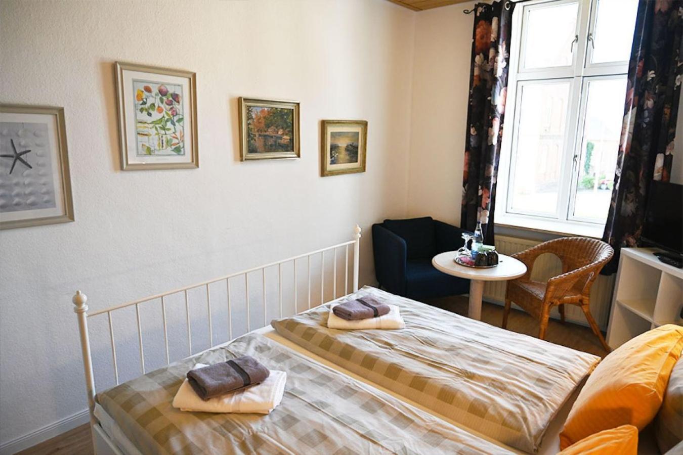 Nordfriesisches Haus Hotel Tönning Buitenkant foto